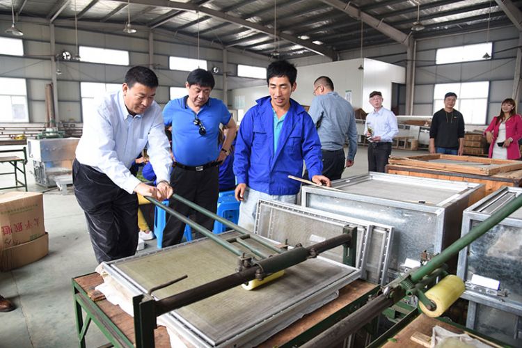 國藥集團安徽公司總經(jīng)理張平一行考察六百里茶業(yè).jpg 國藥集團安徽公司總經(jīng)理張平一行考察六百里茶業(yè).jpg