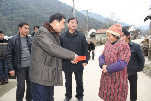 六百里猴魁光彩溫暖行動(dòng).jpg 六百里猴魁光彩溫暖行動(dòng).jpg