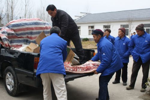 2013光彩溫暖行動(dòng).jpg 2013光彩溫暖行動(dòng).jpg